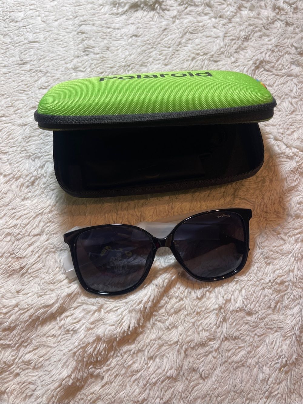 Polaroid Black Sunglasses with Lime Green Zip Case NEW